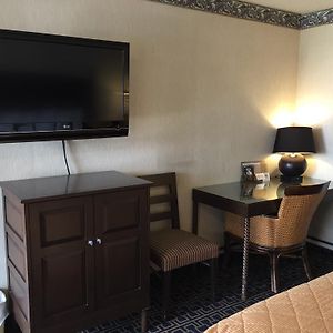 Queen Room Disability Access Smoking